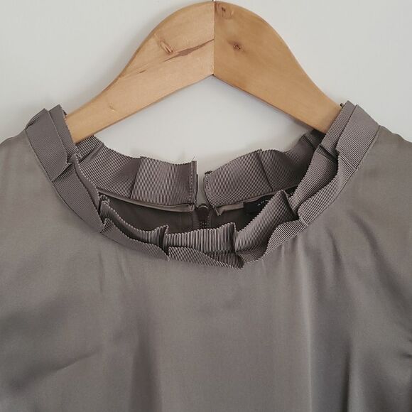 Ann Taylor Silk Sleeveless Blouse Grey Size M NWT - Picture 2 of 6